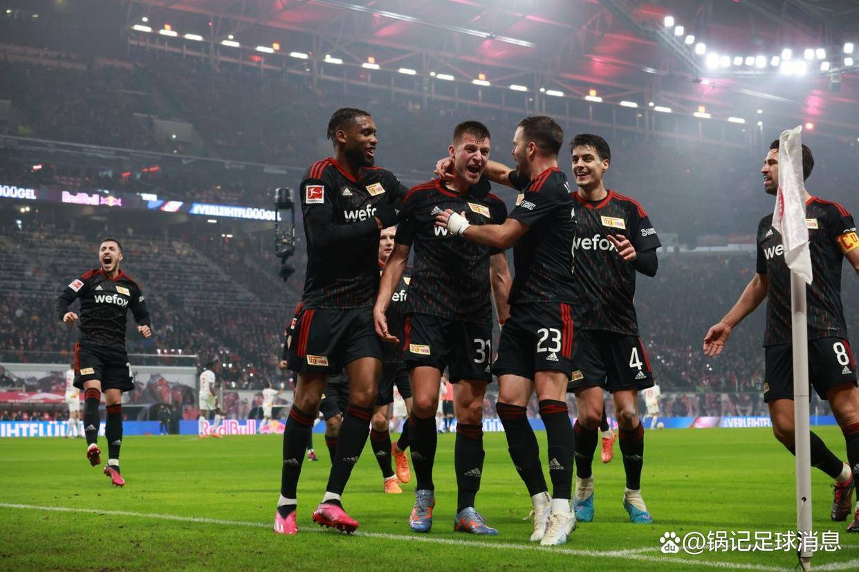 APP下载-刚刚！今晚曼联遗憾出局波特兰开拓者围绕德国杯内部沟通，转折点阿贾克斯状态回暖的简单介绍